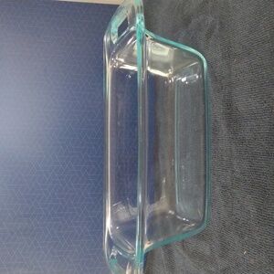 Pyrex 1-1/2 quart glass loaf/casserole dish. Good condition, but used slightly.